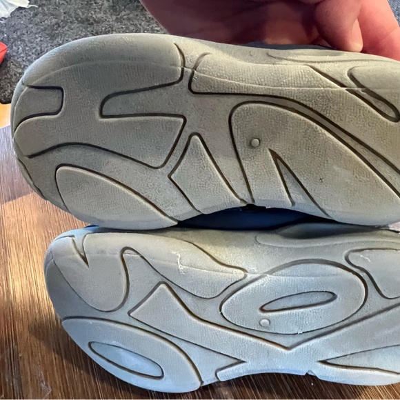 Oshkosh Everplay size 10 shoes - Picture 5 of 5